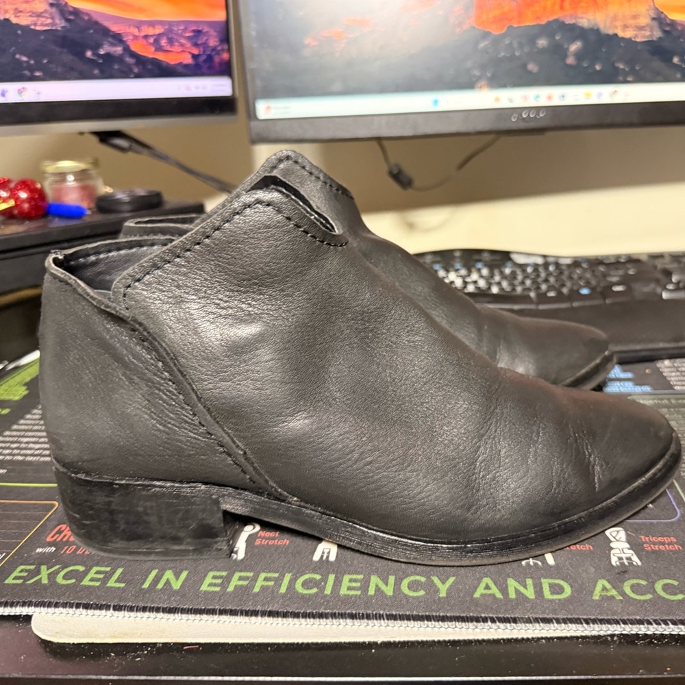 DV by Dolce Vita Black Leather Ankle Booties - Picture 2 of 4